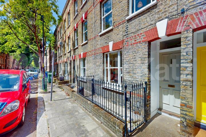 Triplex Georgian townhouse with two bathrooms and patio garden Henshaw Street, Elephant and Castle/Borough